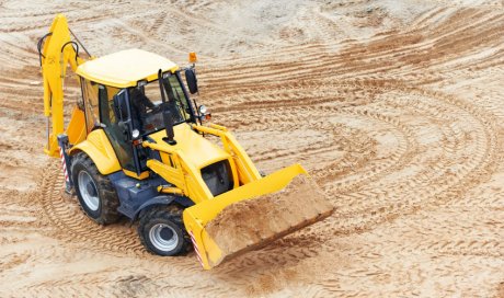 Travaux de terrassement de terrain en pente à Caveirac